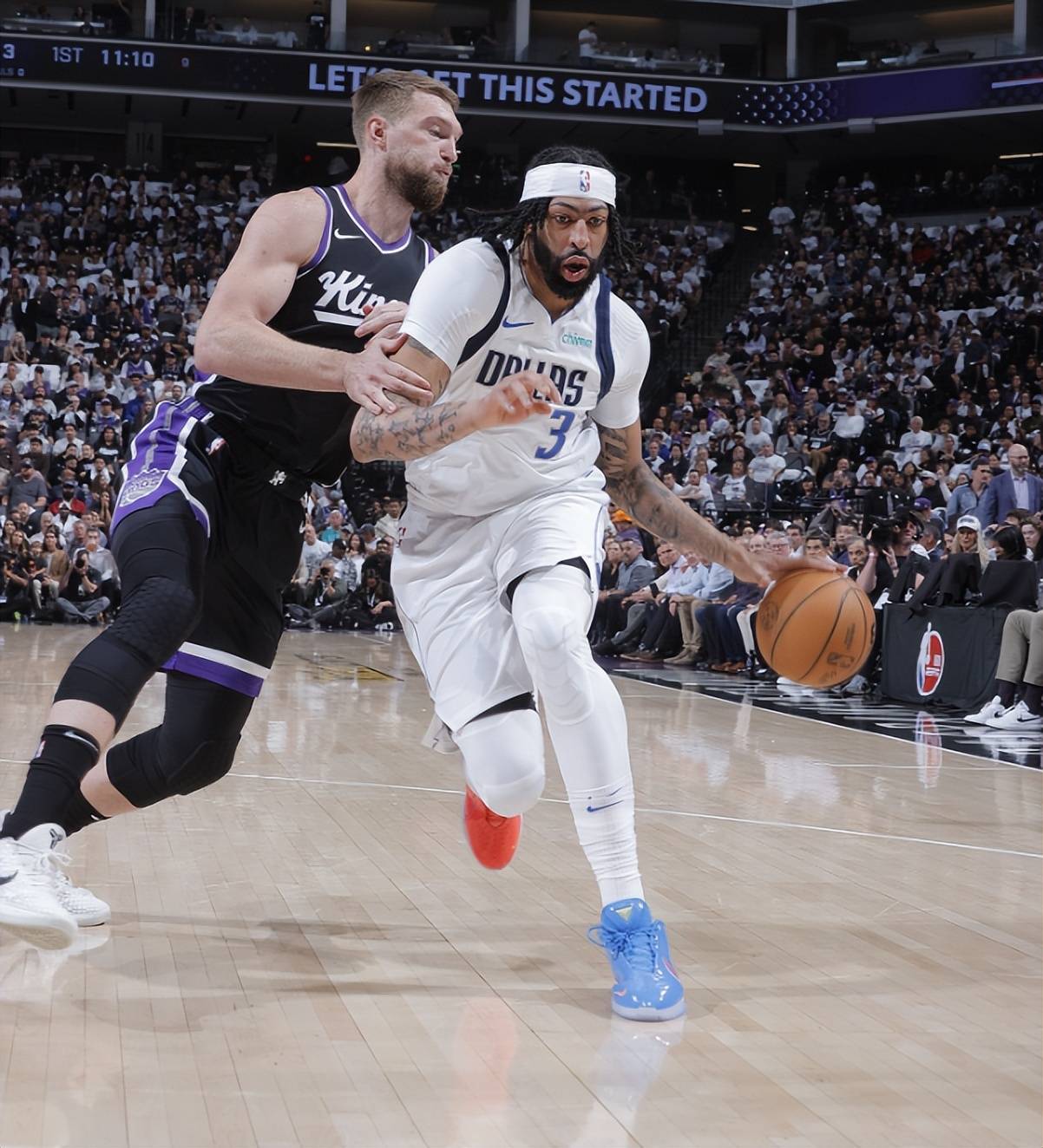 曼联带队取胜！，浓眉哥重要时刻战术调整观众掌声雷动(曼联队歌中文名叫什么)