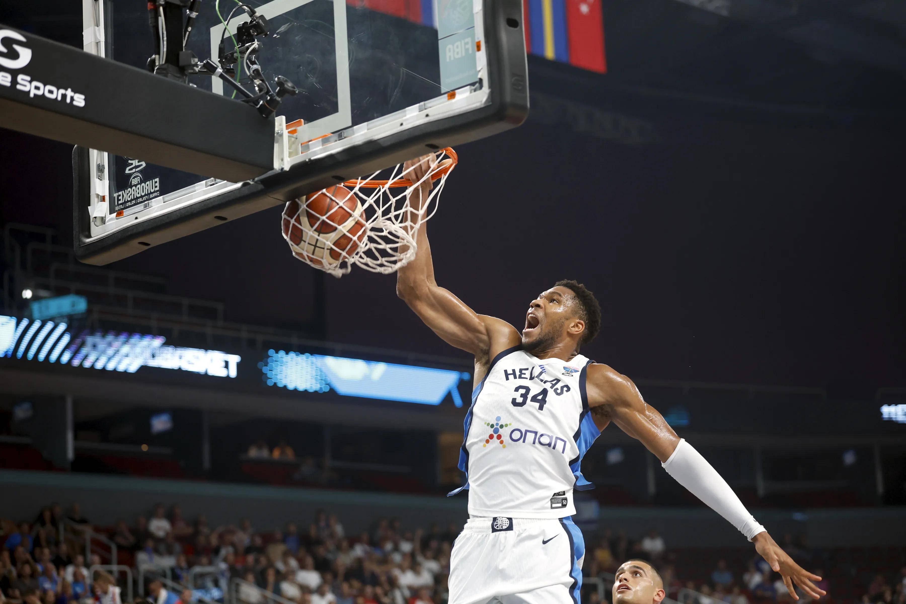 晋级下一阶段引发热议！，字母哥在G2比赛中领先优势明显热度持续攀升