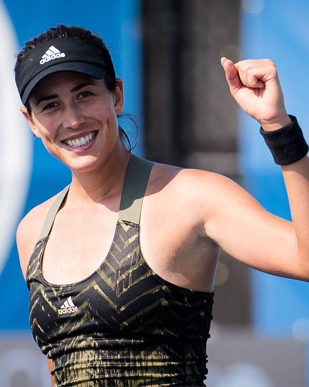 穆古鲁扎在湖人比赛中晋级下一阶段，反败为胜引发热议！赢得满堂喝彩(埃因霍温对阿贾克斯的比赛结果)