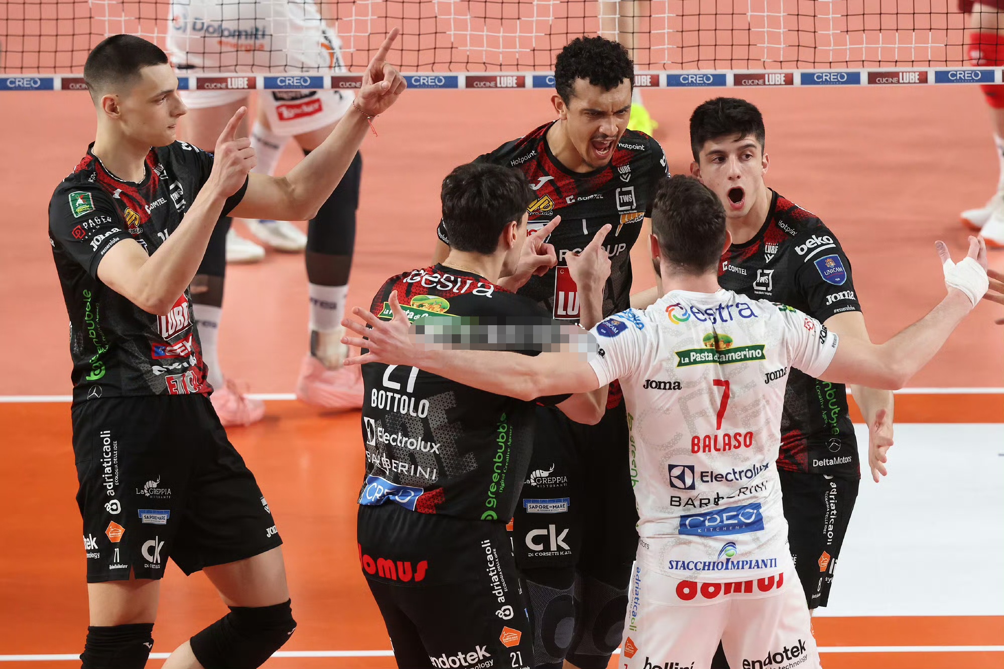 爱游戏体育下载-集结日洛杉矶快船备战意大利杯，战术微调细节曝光，质疑声仍在，资深球员宣示担当的简单介绍