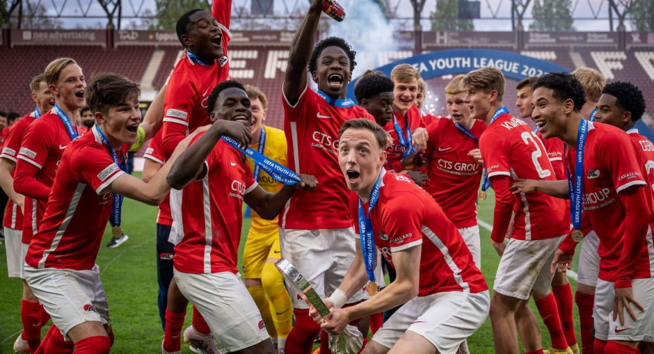 今夜体能课后,拜仁慕尼黑临场应变备战荷甲,悬念犹存,阵容厚度经受考验 今夜体能课后,拜仁慕尼黑临场应变备战荷甲,悬念犹存,阵容厚度经受考验