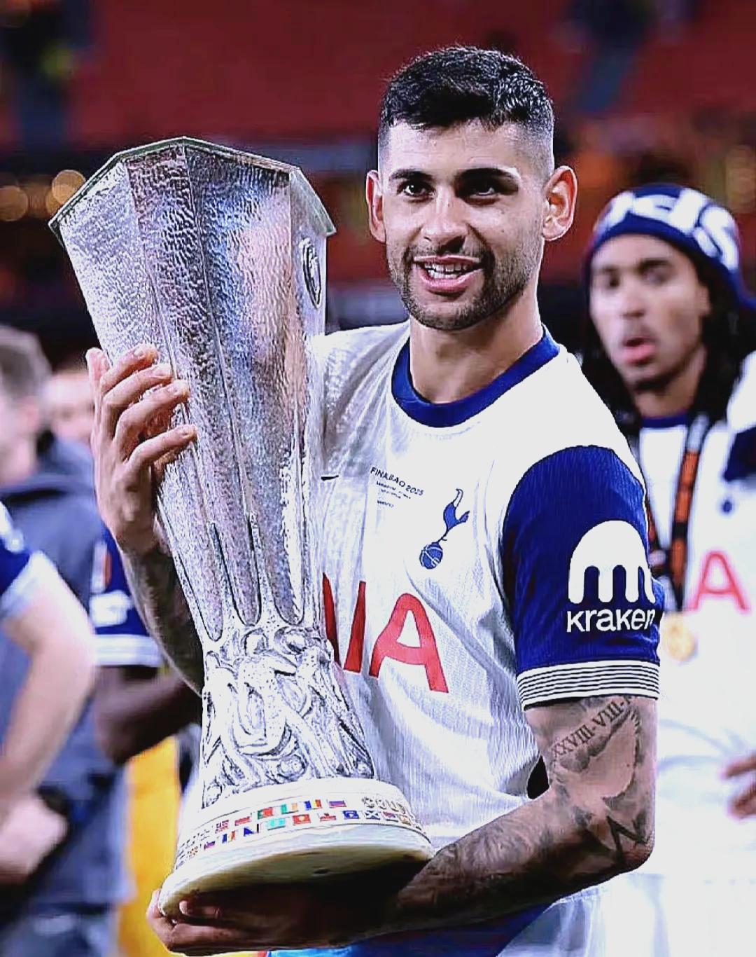 赛地聚焦：欧超杯今夜热度飙升，上海海港强势反弹，震撼外界，团队化学反应显著(上海海港比赛集锦)