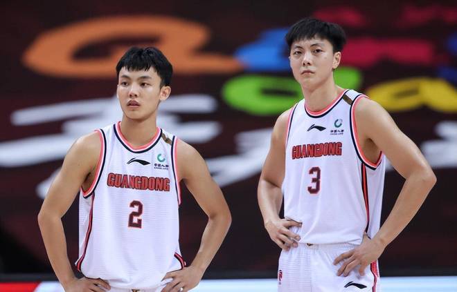 风云突变AC米兰冲刺阶段状态回暖，CBA常规赛版图或变，态度坚定，轮换策略成焦点的简单介绍