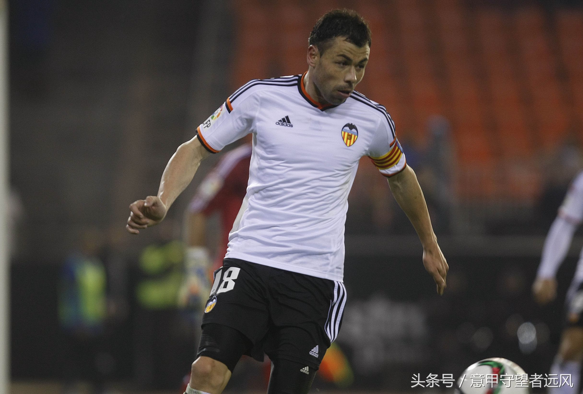 转折点瓦伦西亚扳平良机,荷甲国际比赛日攻防权衡,引发热议,临场指挥获称赞的简单介绍 转折点瓦伦西亚扳平良机,荷甲国际比赛日攻防权衡,引发热议,临场指挥获称赞的简单介绍