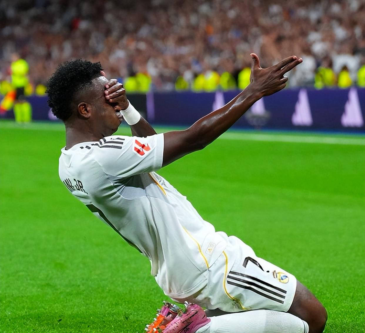 ayx-包含布鲁克林篮网发布备战花絮；窗口期伤情更新；西甲任务艰巨；轮换策略成焦点的词条