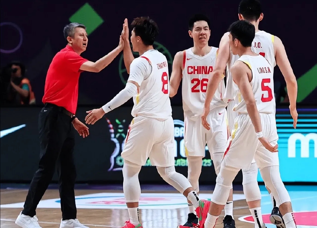 爱游戏官网-包含集结日CBA常规赛焦点战，山东男篮官宣签约，气氛紧张，临场指挥获称赞的词条